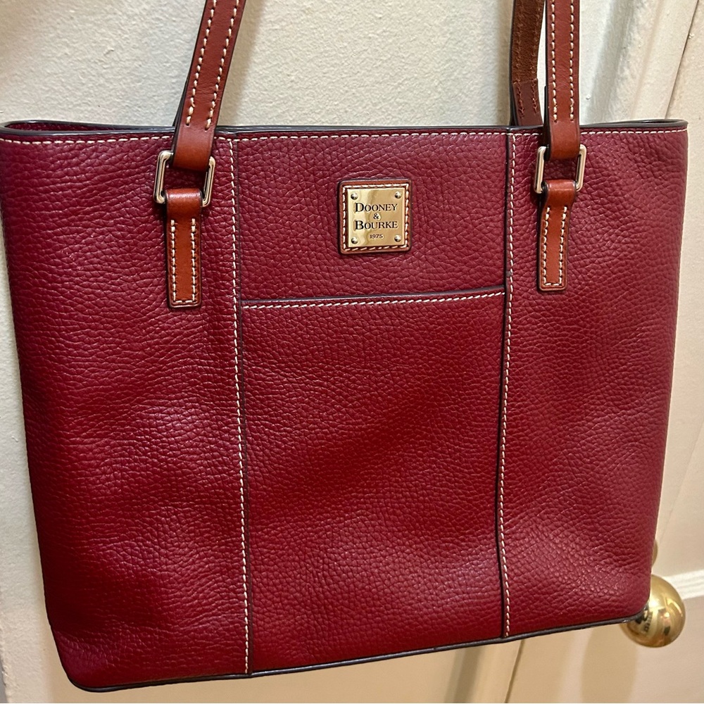 COPY - Dooney & Bourke Tote Bag lightly used, in perfect condition.